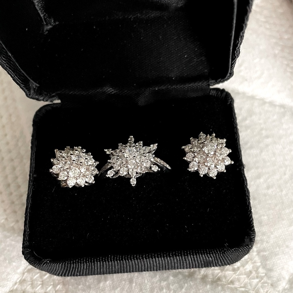 Women’s diamond ring and earrings set. Size 7 ring.